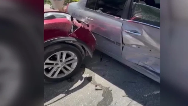 Karşı şeride geçen otomobil ciple çarpıştı; 1'i bebek, 9 yaralı