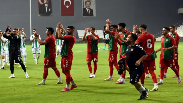 Karşıyaka'dan gövde gösterisi