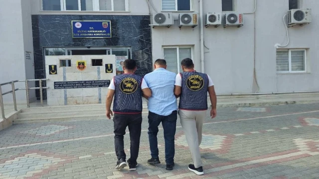 KIRMIZI BÜLTENLE ARANAN ŞAHIS YAKALANDI