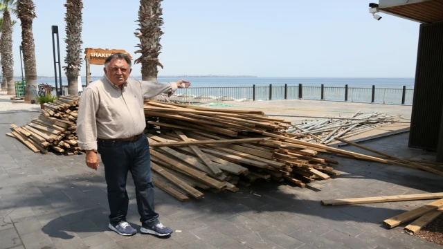 Konyaaltı sahilinde 'gölgelik' krizi