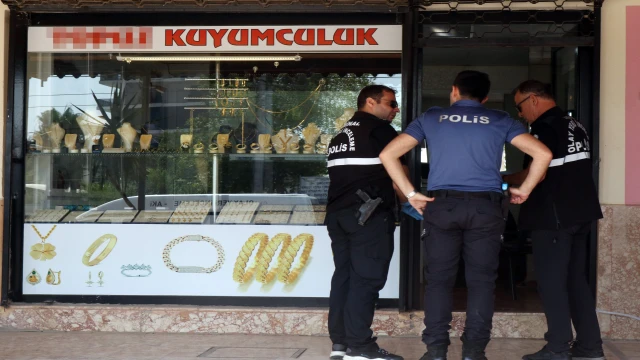 Kuyumcuyu bıçakla tehdit ederek 600 bin TL’lik bilezik alıp kaçan şüpheli yakalandı