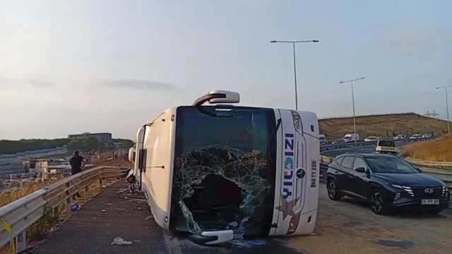 Kuzey Marmara Otoyolu'nda yolcu otobüsü devrildi: 3 ölü 20 yaralı