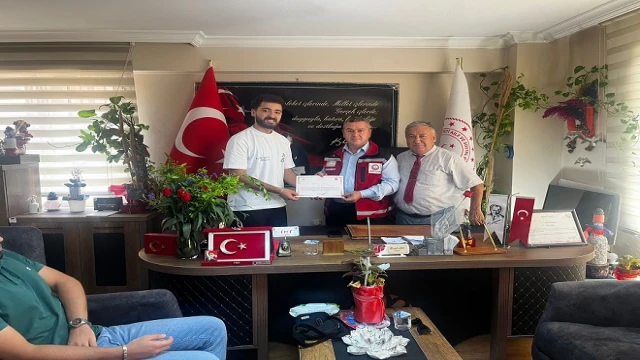 Müdür Yılmaz'dan genç lidere teşekkür belgesi