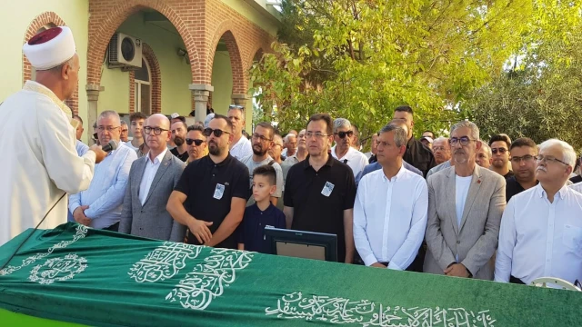 Özgür Özel Balıkesir'de cenaze törenine katıldı