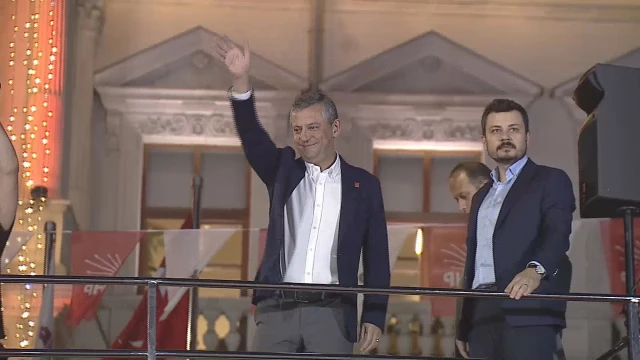 Özgür Özel Beyoğlu'nda konuştu