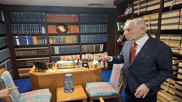 Prof. Dr. Mehmet Haberal, bilim insanlarını buluşturuyor