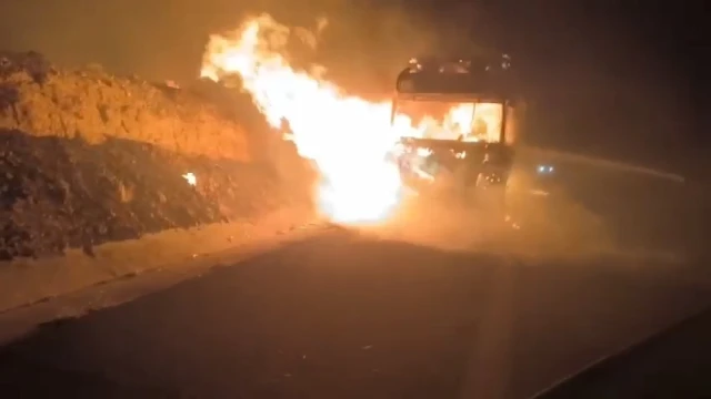 Şanlıurfa’da saman yüklü TIR yandı