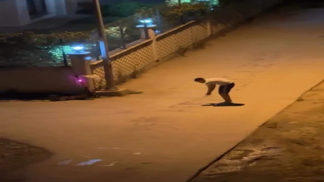 Sevgilisine özür mesajını suyla sokağa yazdı; benzin sanıp polisi aradılar