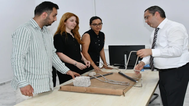 ‘Sındırgı'da eleme yapılmadan kullanılan büyük taşlar betonda zayıflığa yol açmış'