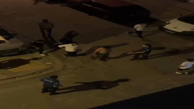 Sultangazi’de iki ailenin sokakta bıçaklı sopalı kavgası: 1 yaralı