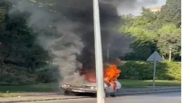TBMM önünde otomobilini yaktı, gözaltına alındı