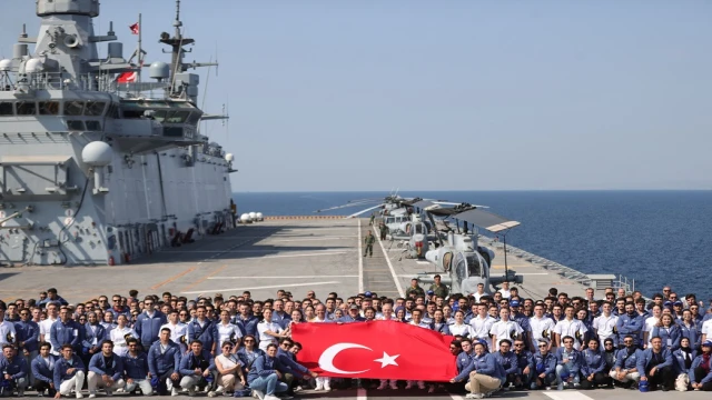 TCG Anadolu, ‘Zafere Yolculuk’ için Çanakkale'den İstanbul'a hareket etti