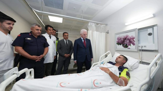 Vali Gül, kazada yaralanan jandarma personelini ziyaret etti