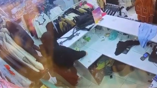 İstanbul’da hırsızlık anları kamerada: Biri oyun konsolu, biri çanta diğeri bisiklet çaldı