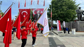 Düzce’de 19 Mayıs kutlamaları Atatürk Anıtı’ndaki törenle başladı
