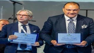 Türk Gazeteci Dündar Keşaplı’ya spora ve kültürlerarası diyaloğa katkılarından dolayı ödül